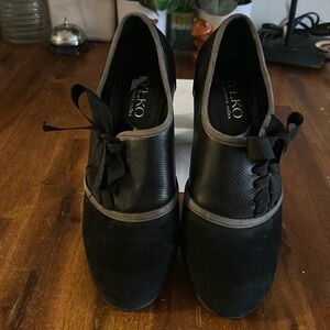 Rylko Women's Black Leather/Suede Ribbon Tie 2" Heels ... Size: 37 1/2...6.5 ..